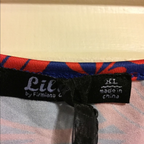 Lily beautiful flowy blouse - Picture 2 of 4